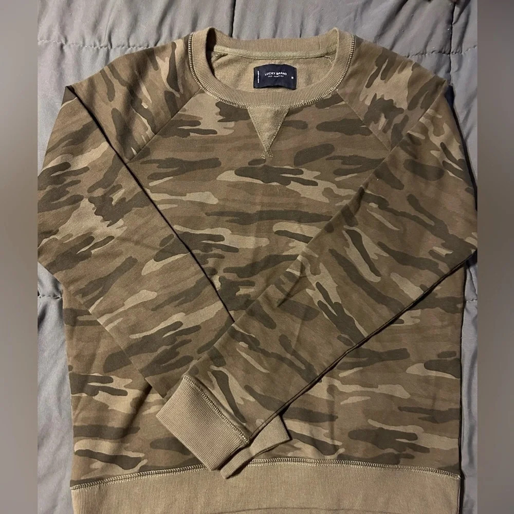 Lucky Brand Camo army green crew neck sweatshirt